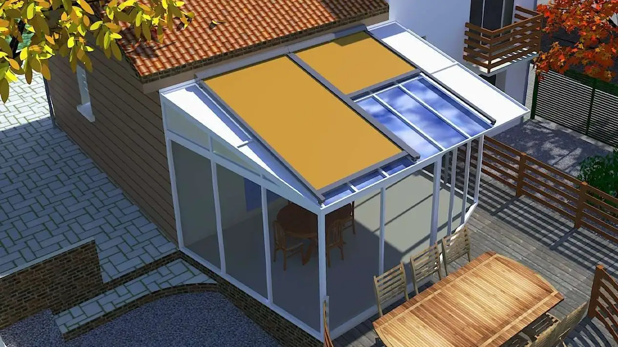 Stores de véranda Veranda Design à toile jaune sous la toiture vitrée d’une véranda